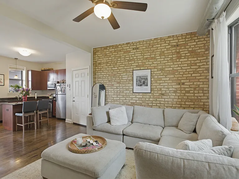 3142 W George St #C2 — Photo 2