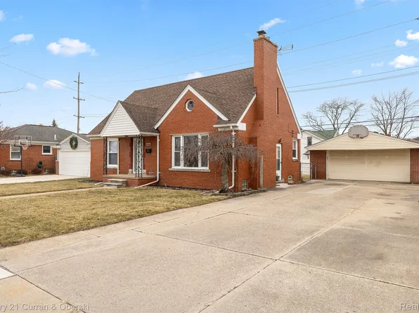 1046 6th St, Wyandotte, MI 48192