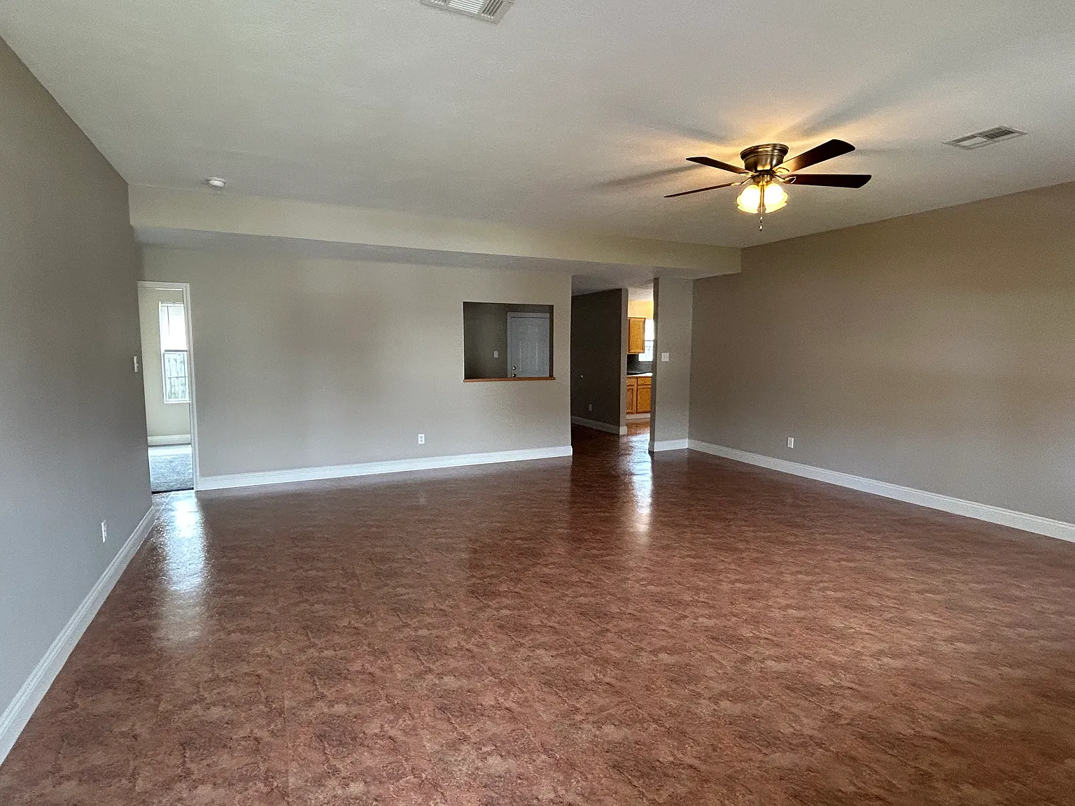 3 bed, 1800 sqft, $1,600 — Photo 4