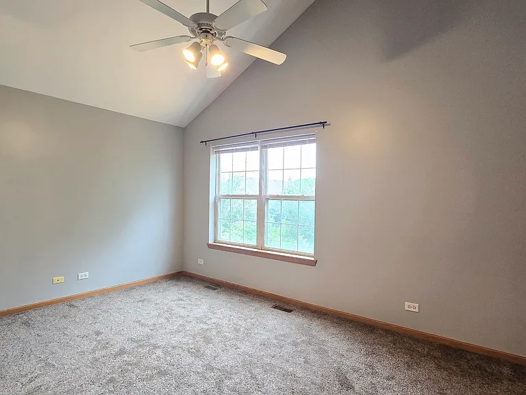 409 Fairfax Ln — Photo 13