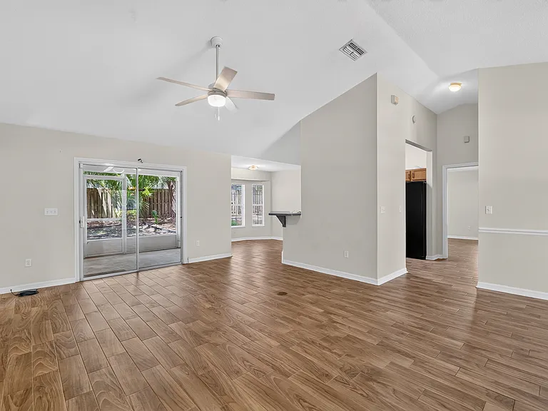 8038 SW 67th Rd — Photo 11