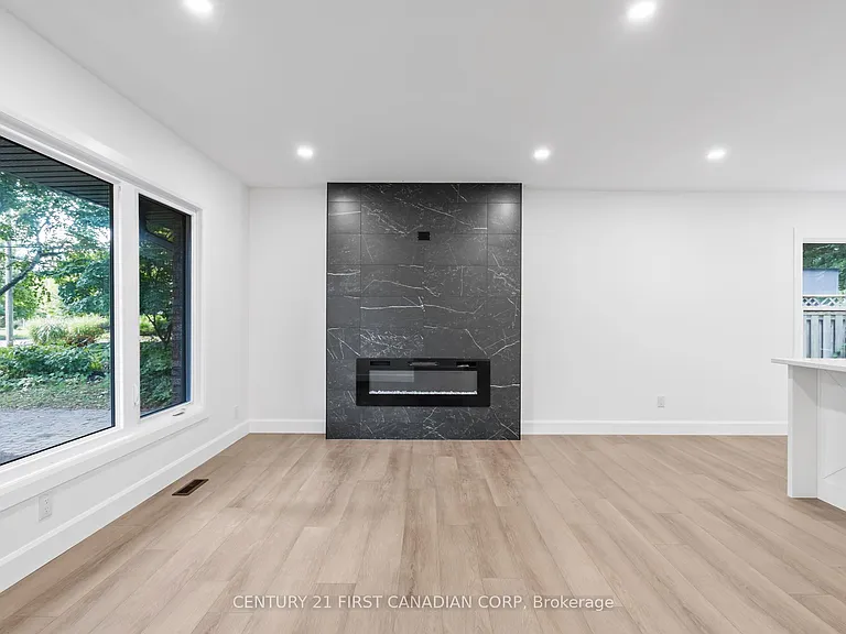 32 Braemar Cres — Photo 8