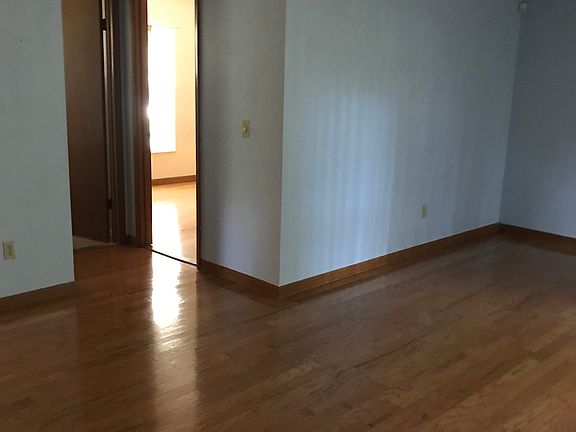 4th image of 1440 E Euclid Ave