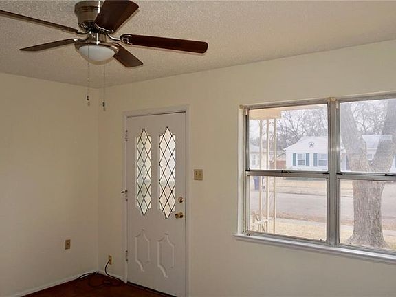 3rd image of 1633 Kirkwood Dr