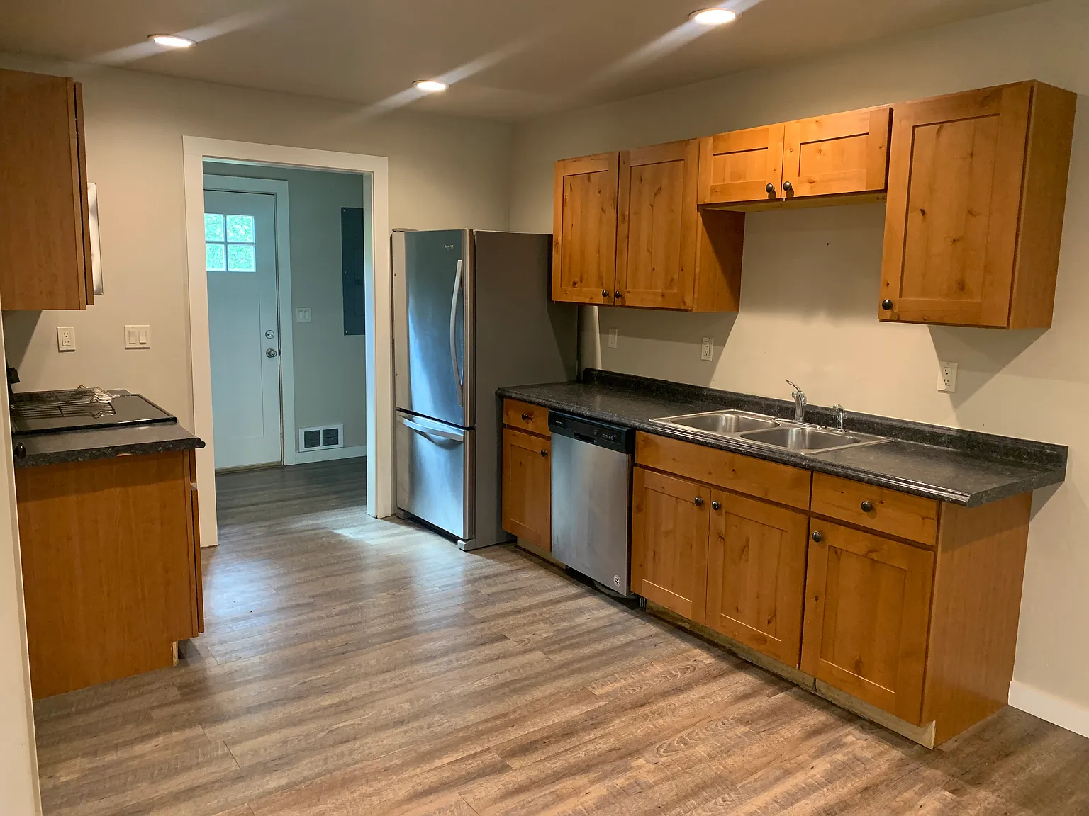3 Bedroom 2 Bath Open Floor Plan Duplex — Photo 3