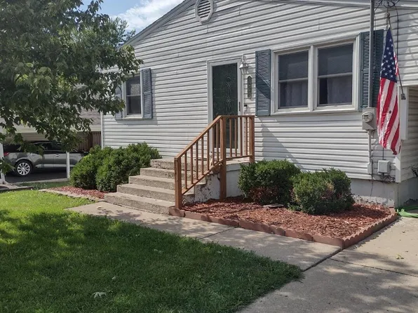 657 W High St, Marshall, MO 65340