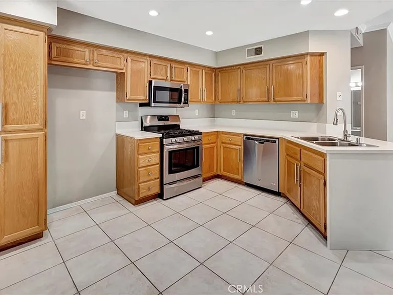 63 Carlsbad Ln — Photo 7
