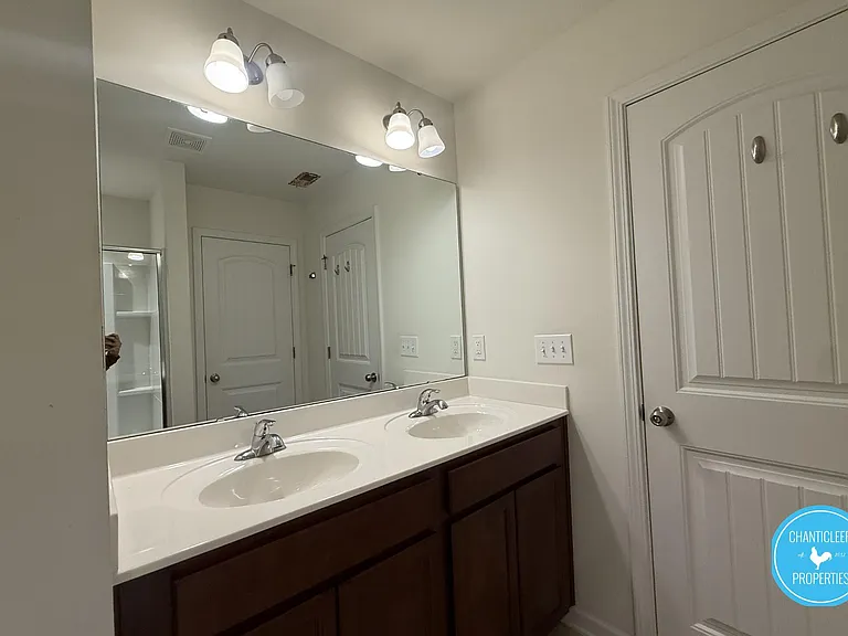 49 E Grove Point Dr — Photo 23