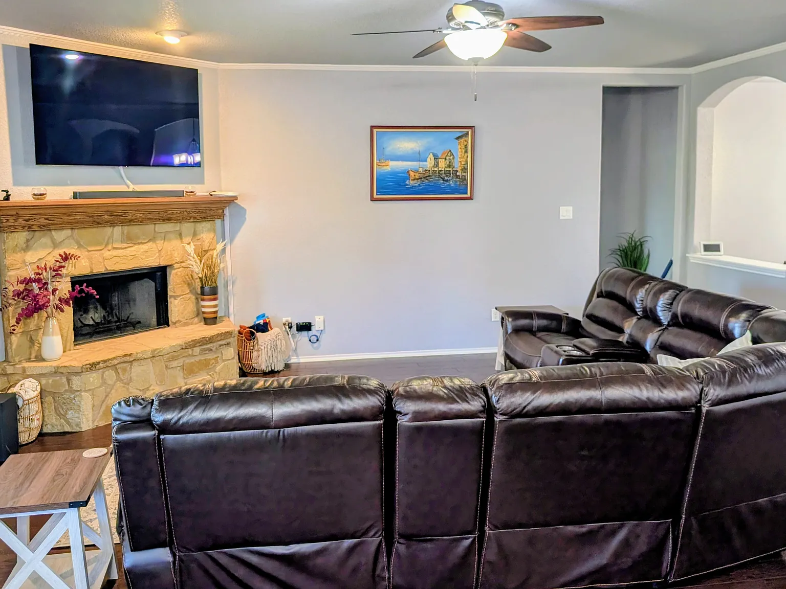 4 bed, 2011 sqft, $2,900 — Photo 4