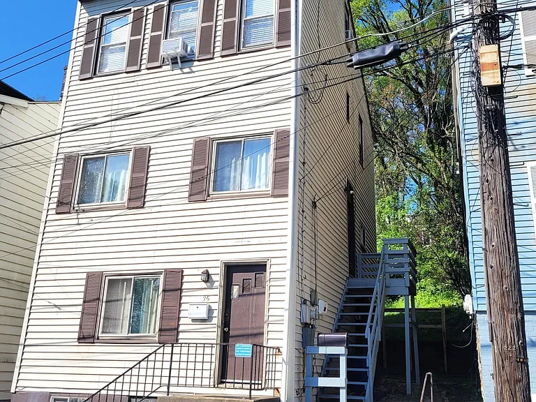 35 Lawn St #2 — Photo 1