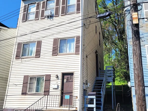 35 Lawn St #2, Pittsburgh, PA 15213