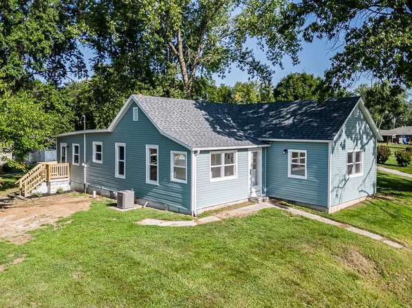 1822 S 5th St, Leavenworth, KS 66048