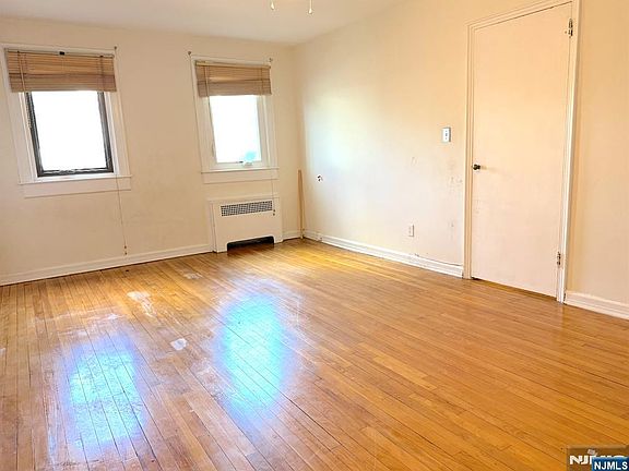 4th image of 520 Broad Ave APT 9