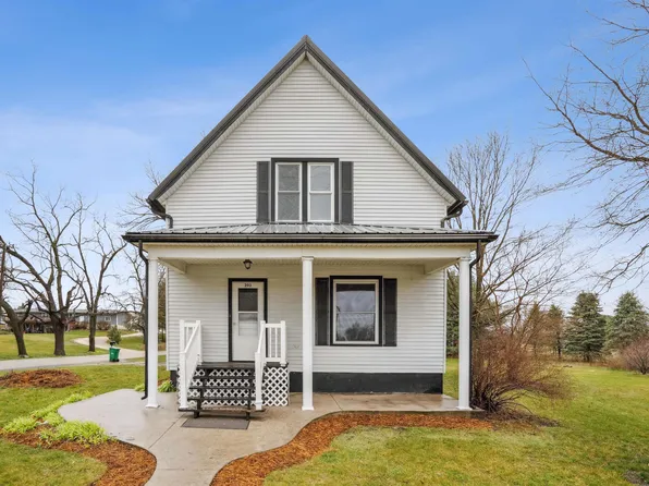 203 N River Dr, Quasqueton, IA 52326