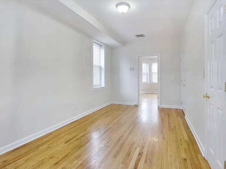 80 Pine St #2 — Photo 8