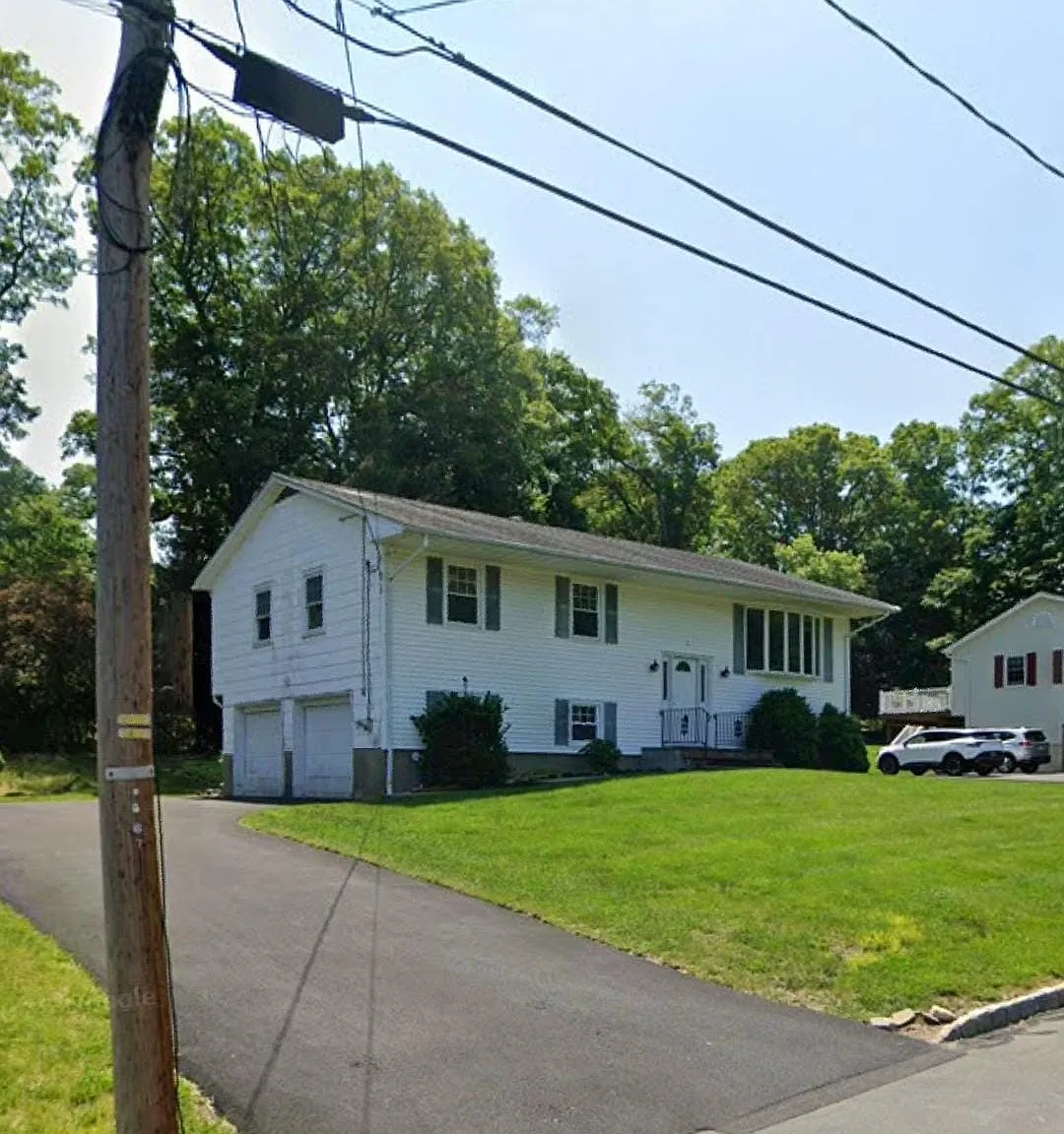 5 bed, $4,199 — Photo 1