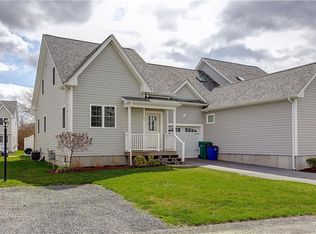 81 Sea Fare Ln, Portsmouth, RI 02871