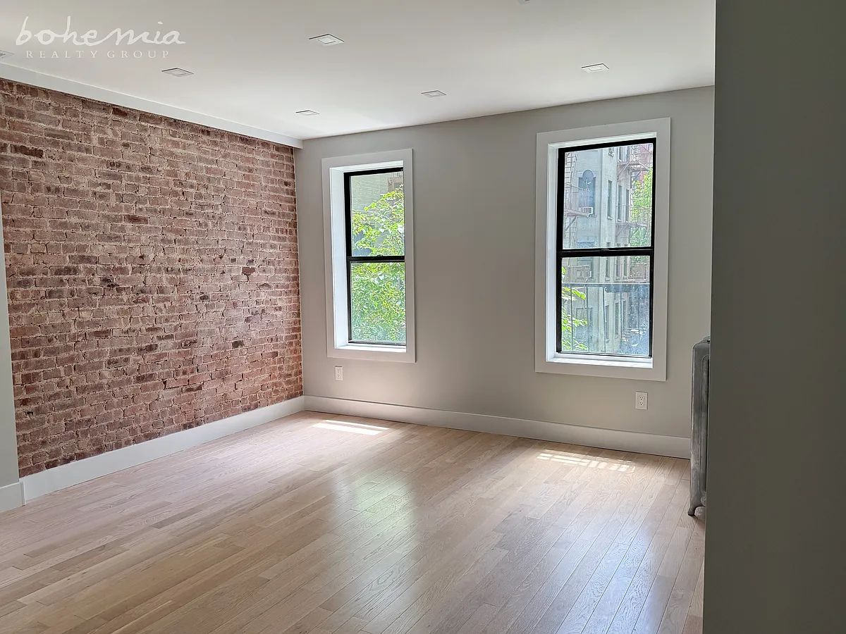 Photo 2 of 5 - 304 W 151st St #5 - Manhattan, NY Building Photo - 304 W 151st St #5