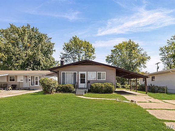 3rd image of 10322 Lilac Ave