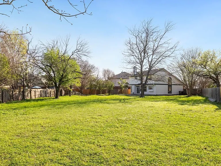 1805 White Oak Cv — Photo 26