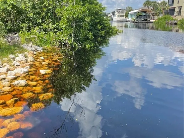 18286 Van Nuys Cir, Port Charlotte, FL 33948