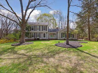 5640 Mountain Rd, Brighton, MI 48116