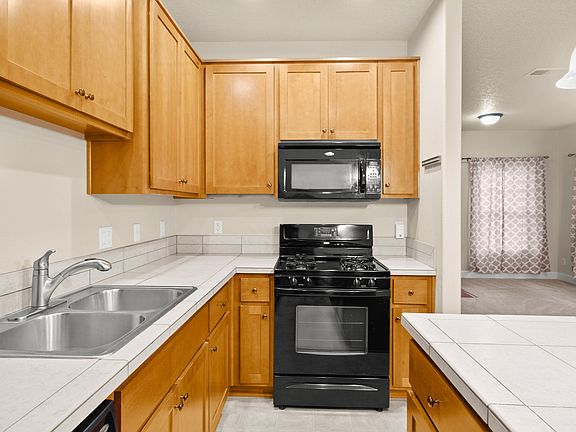 4 Kitchen_12132022