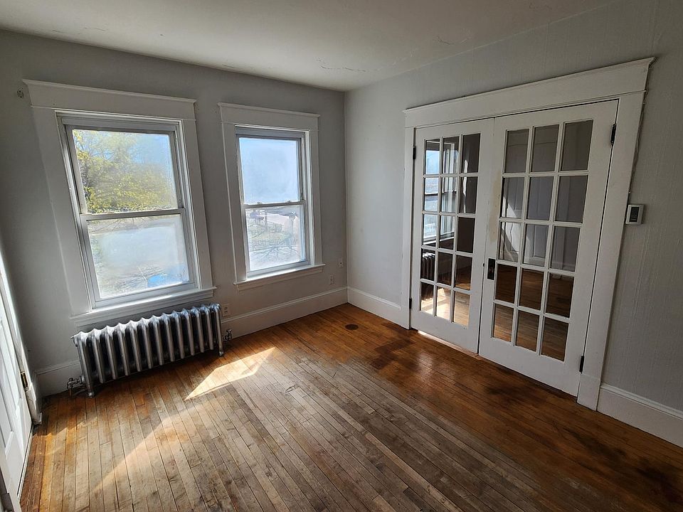 90 Ash St Lewiston ME Zillow