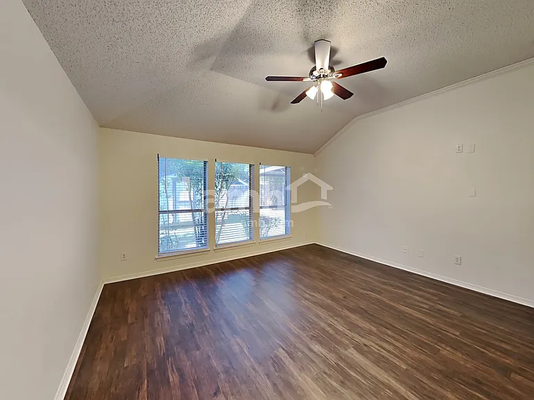 6024 Silkcrest Trl — Photo 12