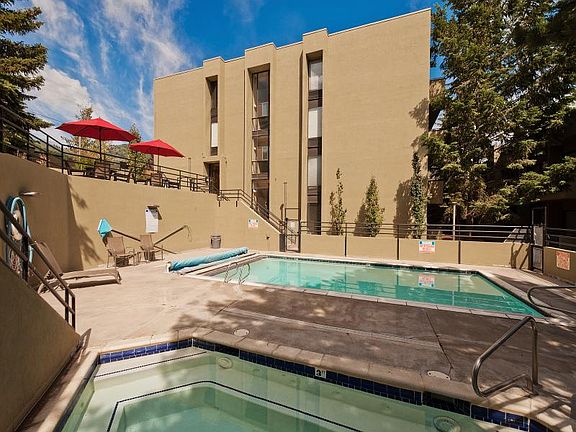 4th image of 1482 Empire Ave #102