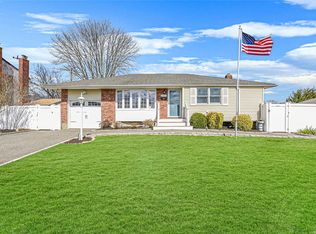 217 E Farmingdale St, Islip Terrace, NY 11752