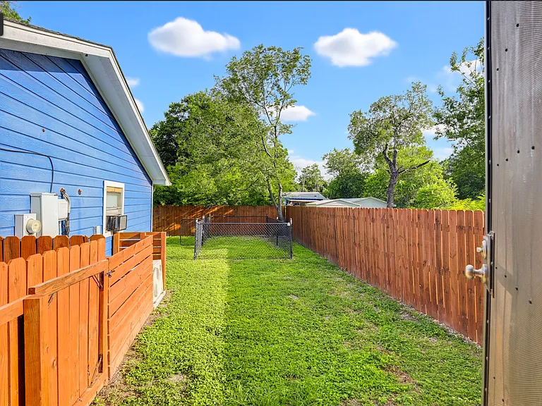 236 E Dullnig Ct #1 — Photo 15
