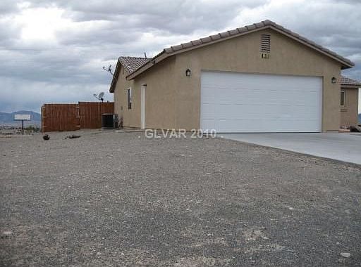 2nd image of 1100 Warehouse Rd