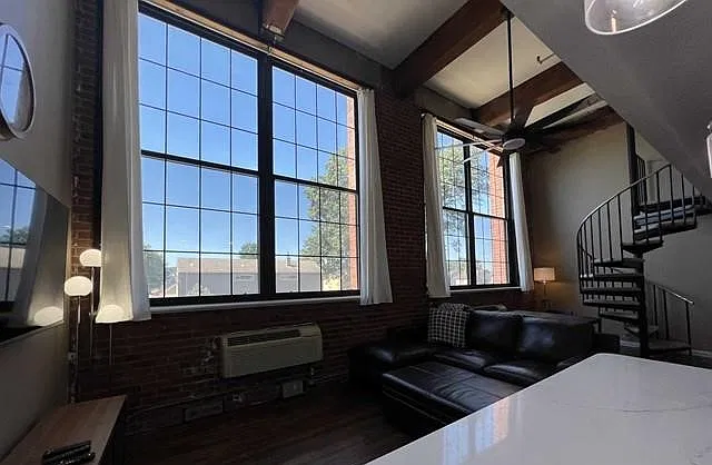2 bed, $2,400 — Photo 2