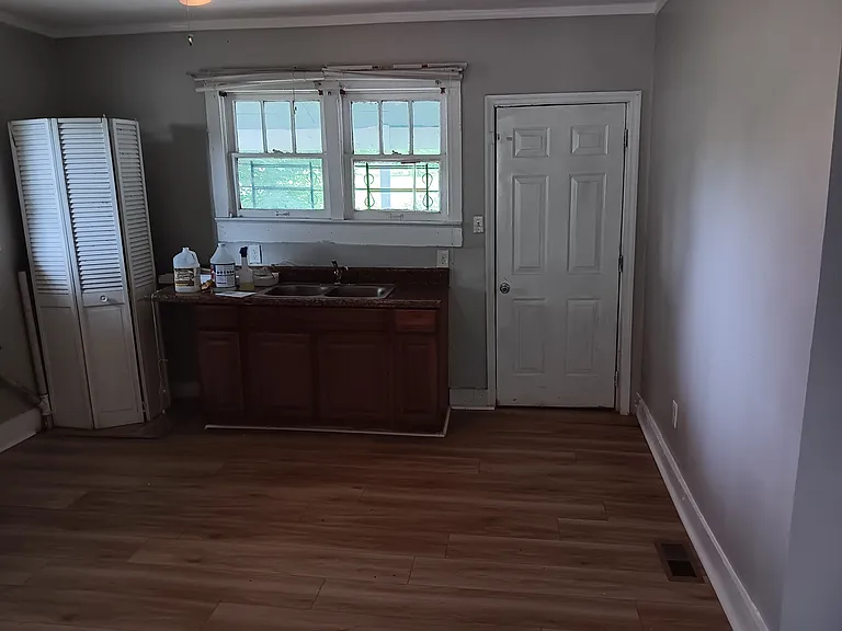 352 Court E — Photo 11