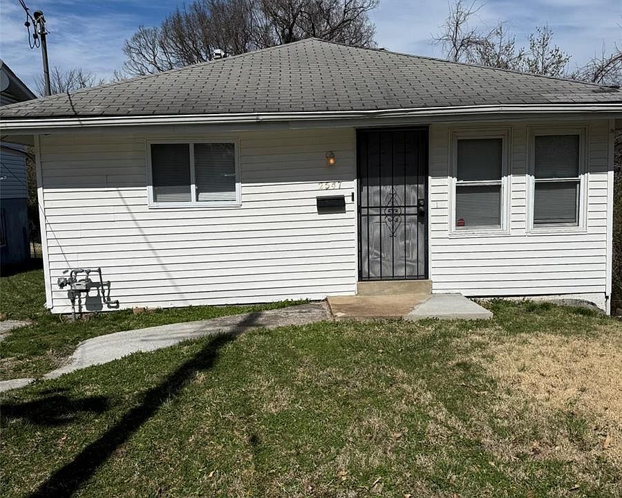 1st image of 2547 Oakcrest Ave