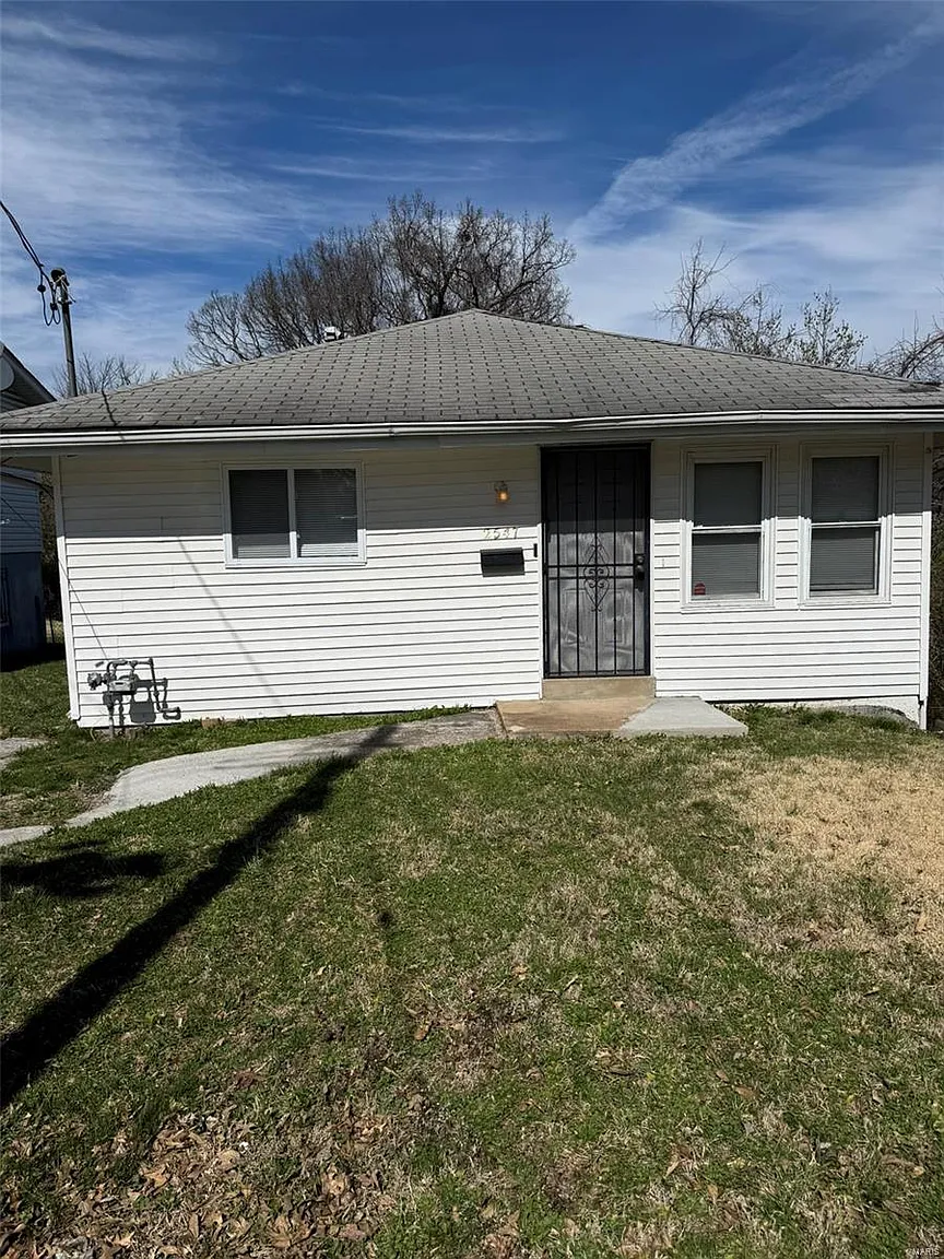 2547 Oakcrest Ave photo 1