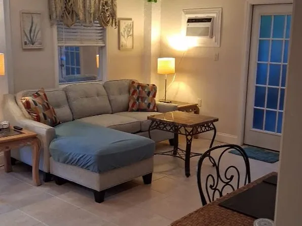 4627 Normandy Dr, Naples, FL 34112