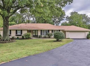 268 Pine Tree Ln, Ballwin, MO 63011
