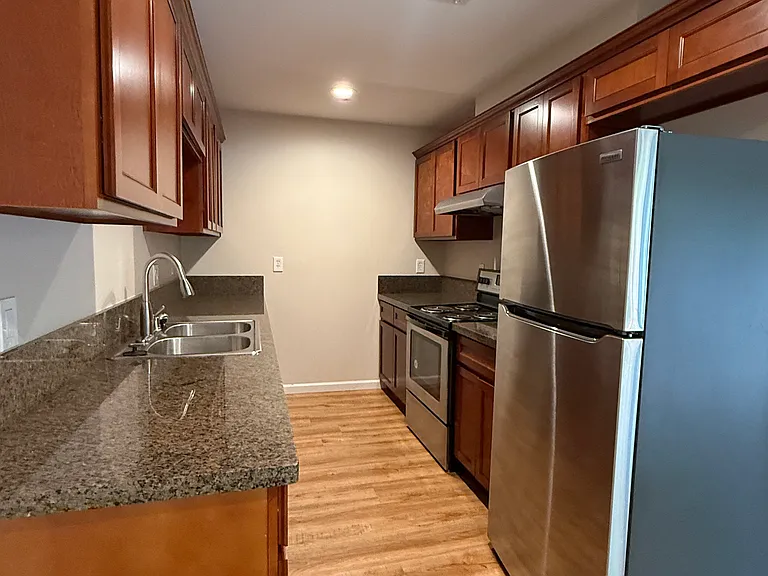 1352 Drake Dr #D — Photo 3