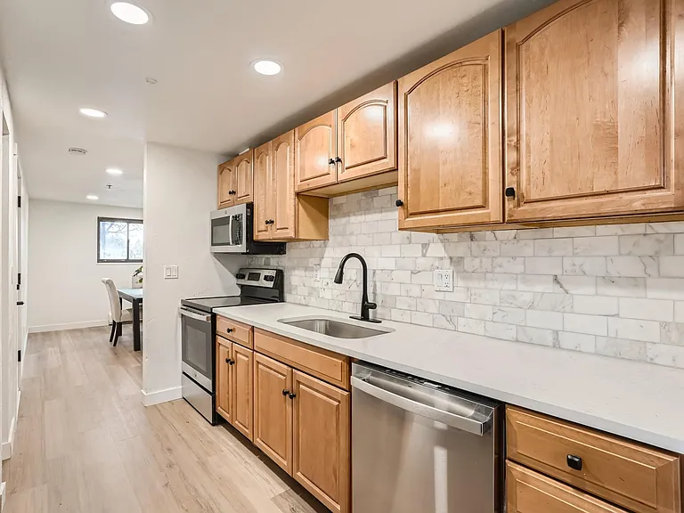 435 Manhattan Dr #C — Photo 7