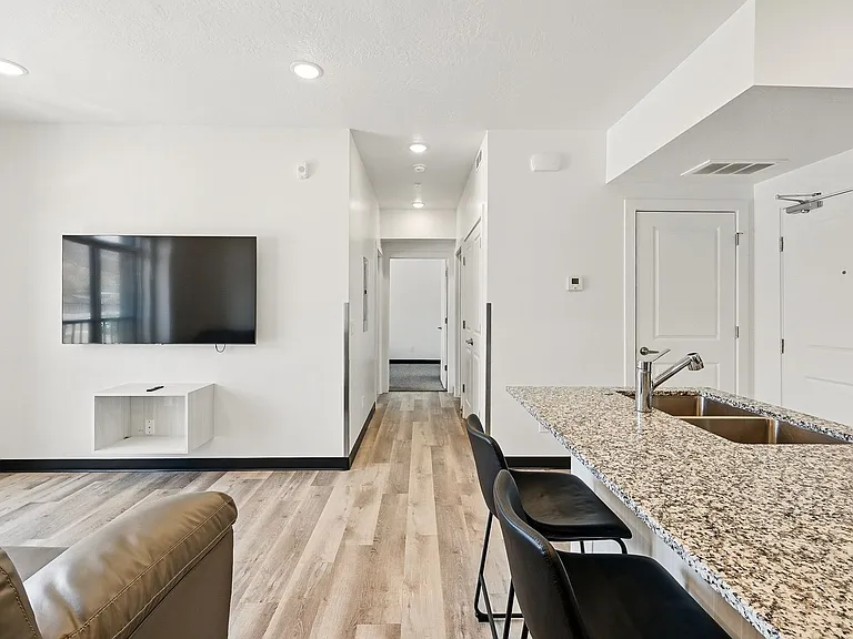 118 N 400 W — Photo 29