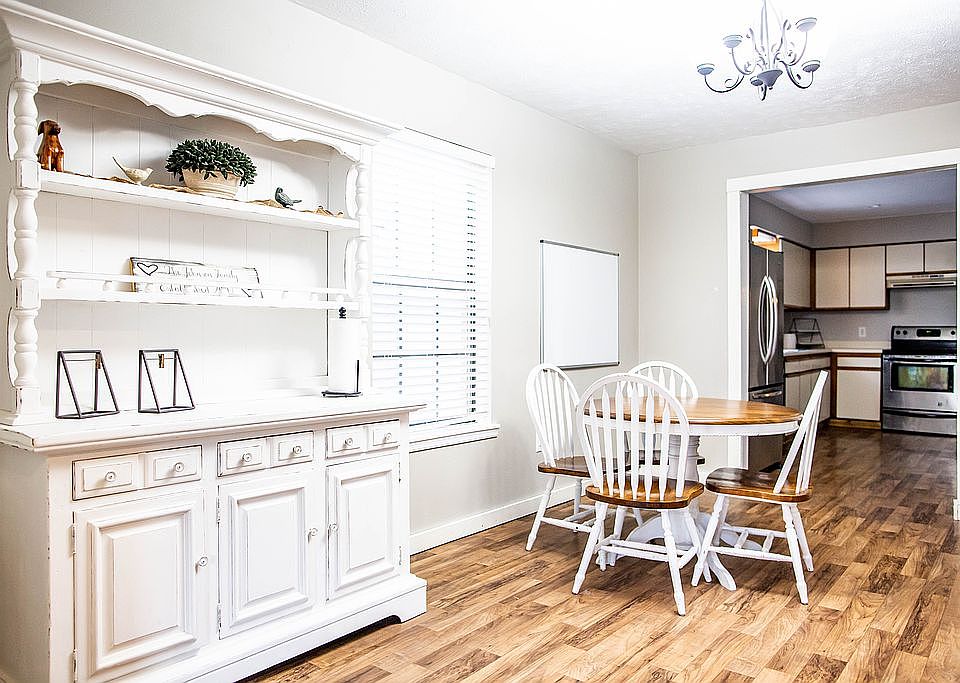 2nd image of 837 Clubside Dr