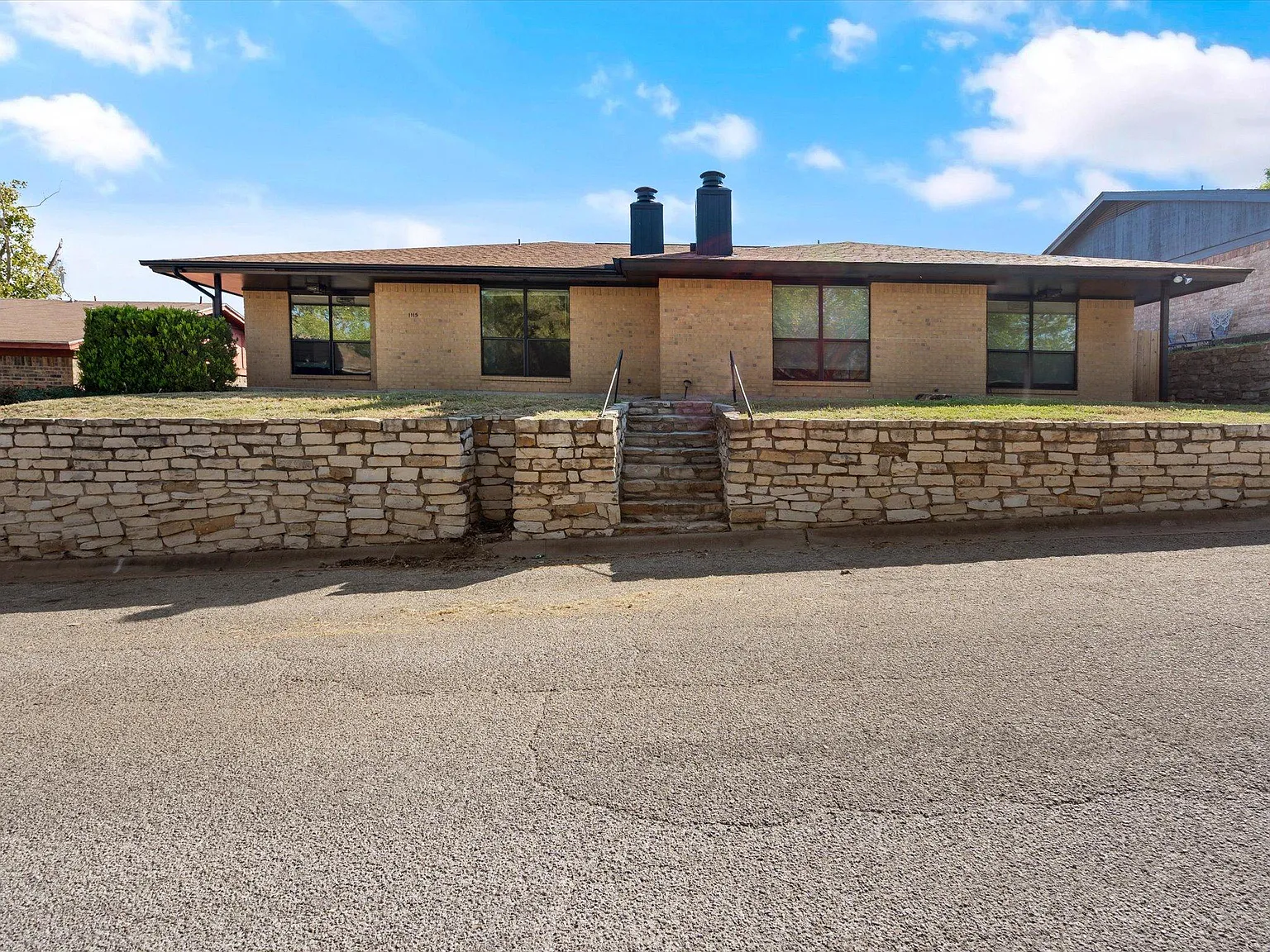 3 bed, 1565 sqft, $1,800 — Photo 2