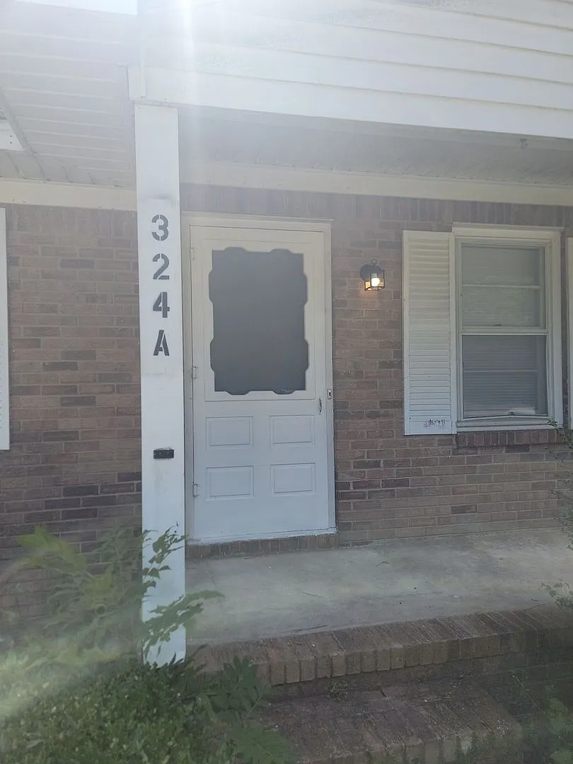 2 Bedroom 1 bath duplex right outside Batesburg-Leesville — Photo 1