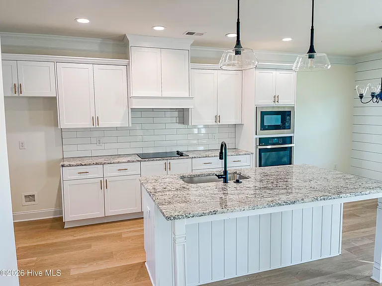 2426 Laurens St — Photo 5