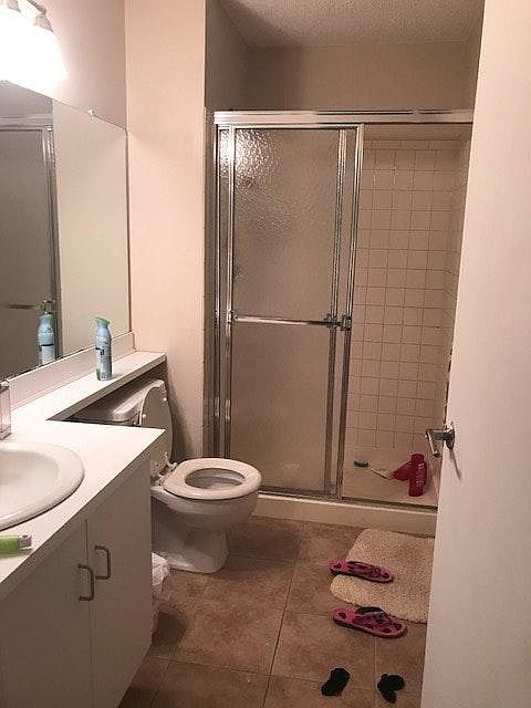 master bedroom bathroom