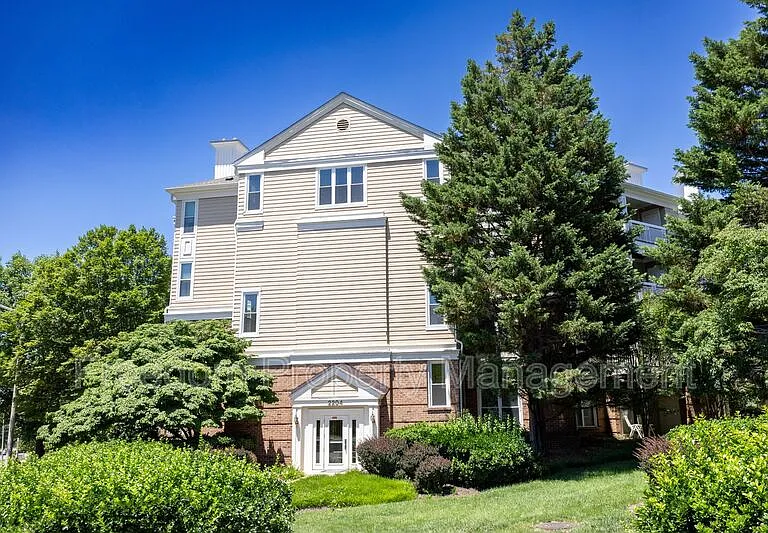 2204 Westcourt Ln #121 — Photo 3