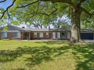 24450 Schoolcraft, Redford, MI 48239