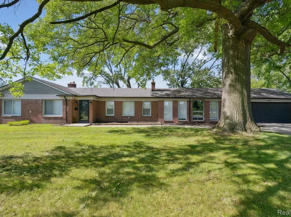 24450 Schoolcraft, Redford, MI 48239